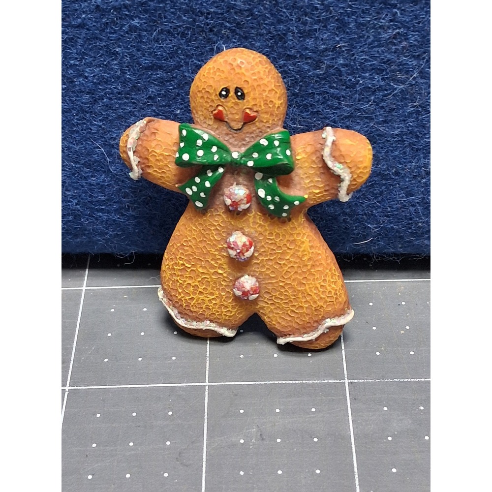 Unbranded Gingerbread Man Brooch Brown Green Holiday Festive Kitschy Pin